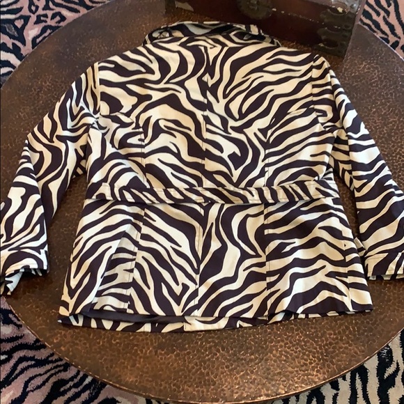 E.COL.O.GIE zebra print 3/4 sleeve big button jkt! - Picture 5 of 7